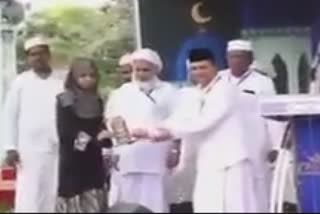 Muslim scholar scolds organizers for inviting girl student on stage