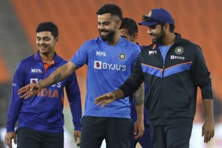 Rohit and Virat told me not to get stressed about price-tag: Ishan Kishan  വിലയുടെ കാര്യത്തിൽ സമ്മർദ്ദത്തിലകാതെ മികച്ച കളി പുറത്തെടുക്കു ഇഷാന് ഉപദേശവുമായി രോഹിതും കോലിയും  ഇഷാന് ഉപദേശവുമായി രോഹിതും കോലിയും  mumbai indians batter ishan kishan  ishan kishan  റെക്കോഡ് തുകയായ 15.25 കോടി രൂപയ്ക്കാണ് കിഷനെ മുംബൈ സ്വന്തമാക്കിയത്  ishan kishan latest updates  ishan kishan rohit sharma virat kohli  ipl 2022 updates  ipl 2022