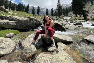 sara ali khan in kashmir  sara ali khan trekking pics  sara ali khan in pahalgam  sara ali khan holiday pictures  sara ali khan latest pictures  sara ali khan latest updates  സാറ അലി ഖാൻ  അവധിക്കാല ചിത്രങ്ങൾ പങ്കുവെച്ച് സാറ അലി ഖാൻ  സാറ അലി ഖാൻ പുതുചിത്രങ്ങൾ  സാറ അലി ഖാൻ അവധിക്കാല ചിത്രങ്ങൾ  പഹൽഗാം ചിത്രങ്ങൾ