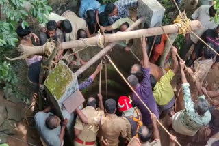 kollam well accident  മണ്ണിടിഞ്ഞ് തൊഴിലാളി കിണറിനുള്ളിൽ അകപ്പെട്ടു  കൊല്ലത്ത് കിണറിനുള്ളിൽ മണ്ണിടിഞ്ഞു  well accident  kerala latest news