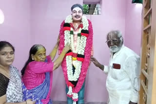 Kancheepuram: Parents puts up statue in memory of their beloved son