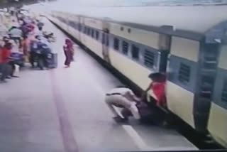 RPF constable saves woman's life in Bhubaneswar Railway Station