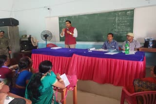 training-of-polling-personnel-regarding-panchayat-elections-in-koderma