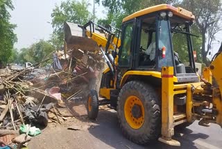 mcd-runs-bulldozer-against-encroachment-in-rohini-heavy-force-deployed