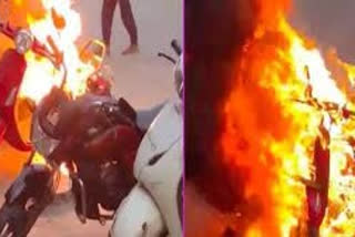Cannabis batch riots in Vijayawada..Fire for two-wheelers