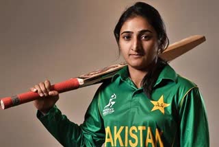 pakistan Team  women's cricket  captain bismah maroof  mom maroof  पाकिस्तान महिला टीम  कप्तान बिस्माह मारूफ  टीम का नेतृत्व  क्रिकेट