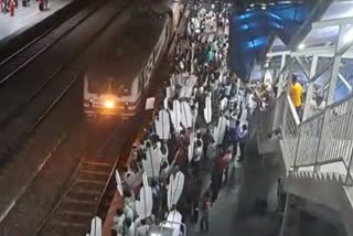 rahul gandhi reached gurugram railway station