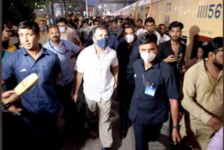 rahul boarding on train at delhi