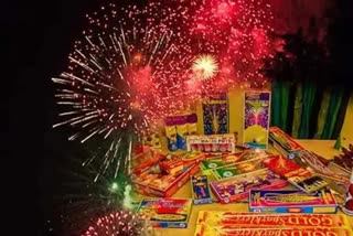 four-school-children-were-injured-when-they-exploded-unexploded-firecrackers-during-festival-at-tirupattur வானவேடிக்கையில் வெடிக்காமல் இருந்த பட்டாசுகளை வெடிக்க வைத்த பள்ளி மாணவர்கள் படுகாயம்