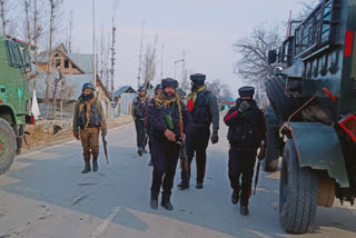 Policeman shot at by militants