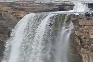 Shooting of web series in Chitrakot Waterfalls