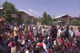 Protest in Budgam against killing of kshmiri Pandit