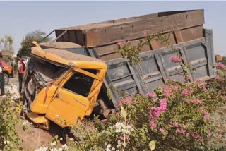 sand filled dumper overturned in Shivpuri