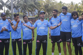 Ricky Ponting football, Delhi Capitals Ricky Ponting, Ponting plays football with players, Delhi Capitals news