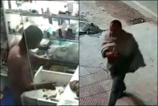 naked man Theft in hyderabad  hyderabad naked man Theft cctv visuals  ഹൈദരാബാദില്‍ പൂര്‍ണ നഗ്‌നനായി മോഷണം  തെലങ്കാനയിലെ ഹൈദരാബാദിനടുത്ത് പൂര്‍ണ നഗ്‌നനായി രണ്ട് ലക്ഷം കവര്‍ന്നയാളുടെ ദൃശ്യം പുറത്ത്