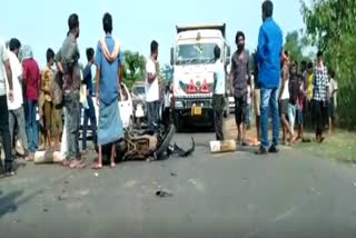 ROAD ACCIDENT: ଟ୍ରକ ବାଇକ ମୁହାଁମୁହିଁ ଧକ୍କା, ୨ ମୃତ