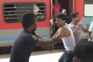 jabalpur railway station youth fight