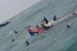 Boat Capsizes In Thoothukudi: تامل ناڈو کے تھوتھکوڈی میں کشتی ڈوبی، دیکھیں ویڈیو