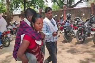 polling-officer-reached-booth-riding-on-wifes-shoulder-for-voting-in-chatra