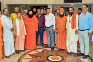 sadhu-saints meeting-at-hotel