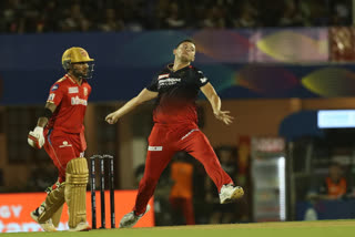 Josh Hazlewood Registers most expensive spell in ipl  Josh Hazlewood  IPL 2022  ഐപിഎല്‍ 2022  ജോഷ് ഹേസൽവുഡ്  ജോഷ് ഹേസൽവുഡ് ഐപിഎല്‍ റെക്കോഡ്  punjab kings vs royal challengers bangalore