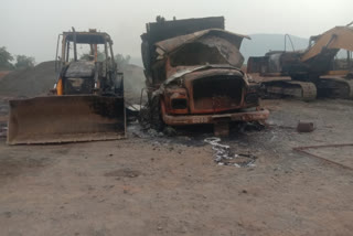 Jharkhand: Naxalites set ablaze 8 vehicles of construction company in Latehar