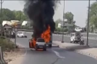 fire caught in car in Bhilwara