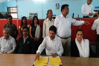 husband-wife-reconciled-in-lok-adalat-held-in-jamtara