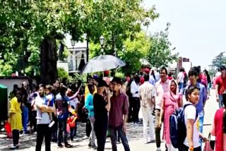 Tourists enjoying the weather in Himachal