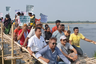 Demonstration for Demand of Permanent Bridge Over Damodar River