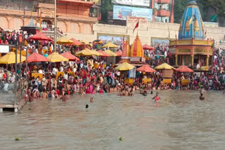 Four lakh devotees take holy dip on the occasion of Buddha Purnima at Haridwar