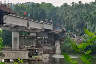 കോഴിക്കോട് കൂളിമാട് പാലം തകർന്ന സംഭവം  കൂളിമാട് പാലം തകർന്നു റിപ്പോർട്ട് ആവശ്യപ്പെട്ട് മന്ത്രി പിഎ മുഹമ്മദ് റിയാസ്  പൊതുമരാമത്ത് വകുപ്പ് മന്ത്രി പിഎ മുഹമ്മദ് റിയാസ്  കെആർഎഫ്ബി പ്രോജക്‌ട്‌ ഡയറക്‌ടറോട് റിപ്പോർട്ട് ആവശ്യപ്പെട്ട് മന്ത്രി  പൊതുമരാമത്ത് വിജിലൻസ് വിഭാഗം  കോഴിക്കോട് കൂളിമാട് പാലം തകർന്നു  kozhikode koolimadu bridge collapsed  kozhikode koolimadu bridge collapsed pwd minister seeks report  pwd minister P A Muhammad Riyas