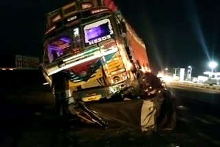 three killed in triple accident on mumbai agra national highway near dhule
