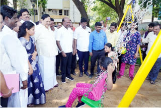 Minister Duraimurugan says how AIADMK will praise DMK government for one year rule திமுக ஓராண்டு ஆட்சியை அதிமுக வை புகழவா செய்வார்கள் அமைச்சர்  துரைமுருகன் கிண்டல்