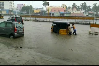 சென்னை போல மாறிய கிருஷ்ணகிரி மழை நீரில் மிதந்த வாகனங்கள்!