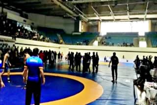 Wrestler Satender punches referee  Commonwealth Games trials  Wrestling  sports news  sports news in hindi  ban  राष्ट्रमंडल खेल  ट्रायल  पहलवान सतेंदर  आजीवन प्रतिबंध  डब्ल्यूएफआई  भारतीय कुश्ती महासंघ