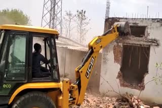 Shivraj Singh bulldoze on illegal house