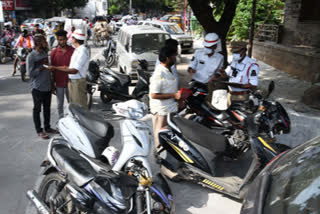 fake number plates to bikes and challanas to original number plates oweners