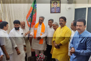 Basavaraj Horatti joins BJP in Karnataka