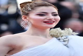 Cannes Film Festival 2022 : ઉર્વશી રૌતેલા સફેદ ગાઉનમાં લાગી રહી છે બ્યુટી ક્વીન