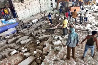 workers were killed when a wall collapsed in Halvad morbi, wall collapsed in Gujarat, Gujarat tragedy news, Gujarat crime news, ಹಲ್ವಾದ್ ಮೋರ್ಬಿಯಲ್ಲಿ ಗೋಡೆ ಕುಸಿದು ಕಾರ್ಮಿಕರು ಸಾವು, ಗುಜರಾತ್‌ನಲ್ಲಿ ಗೋಡೆ ಕುಸಿದು ಕಾರ್ಮಿಕರು ಸಾವು, ಗುಜರಾತ್ ದುರಂತ ಸುದ್ದಿ, ಗುಜರಾತ್ ಅಪರಾಧ ಸುದ್ದಿ,