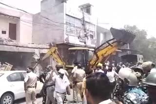 Corporation bulldozer ran in Khichdipur furniture market AAP MLA detained for protesting