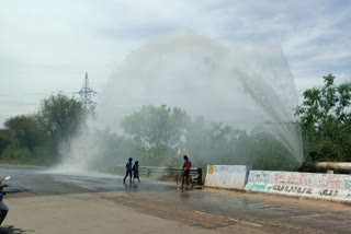 காவிரி கூட்டு குடிநீர் திட்ட குழாய் உடைப்பு, வீணாகும் குடிநீர்