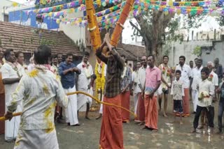 சாட்டை அடி வாங்கி நேர்த்திக்கடன் செலுத்திய பக்தர்கள்