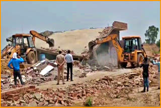 Bulldozer demolished illegal colonies in Gurugram