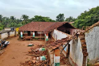 ಶಿಥಿಲಗೊಂಡ ಶಾಲಾ ಕಟ್ಟಡ