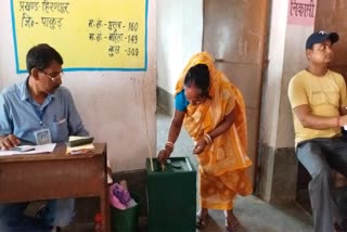 second-phase-polling-under-panchayat-elections-in-pakur