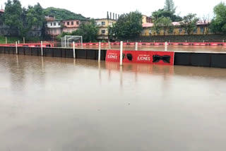 pathetic condition of payyannur stadium ground  payyannur stadium ground in worst situation during rain  officials are avoiding payyannur boys high school stadium ground  മഴ പെയാതാല്‍ മൈതാനത്ത് വെള്ളക്കെട്ട് മഴ നിന്നാല്‍ ചെളിക്കുളം പയ്യന്നൂർ ബോയ്‌സ് ഹൈസ്‌കൂൾ സ്റ്റേഡിയം ഗ്രൗണ്ട് ശോചനീയാവസ്ഥയില്‍  ഡ്രൈനേജ് സംവിധാനം പോലും തകരാറില്‍ അധികൃതര്‍ മൗനം പാലിക്കുന്നു