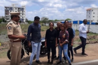 Gujarat women Gang Hulchul in Guntur