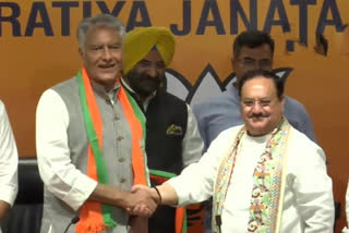 Sunil Jakhar joins BJP